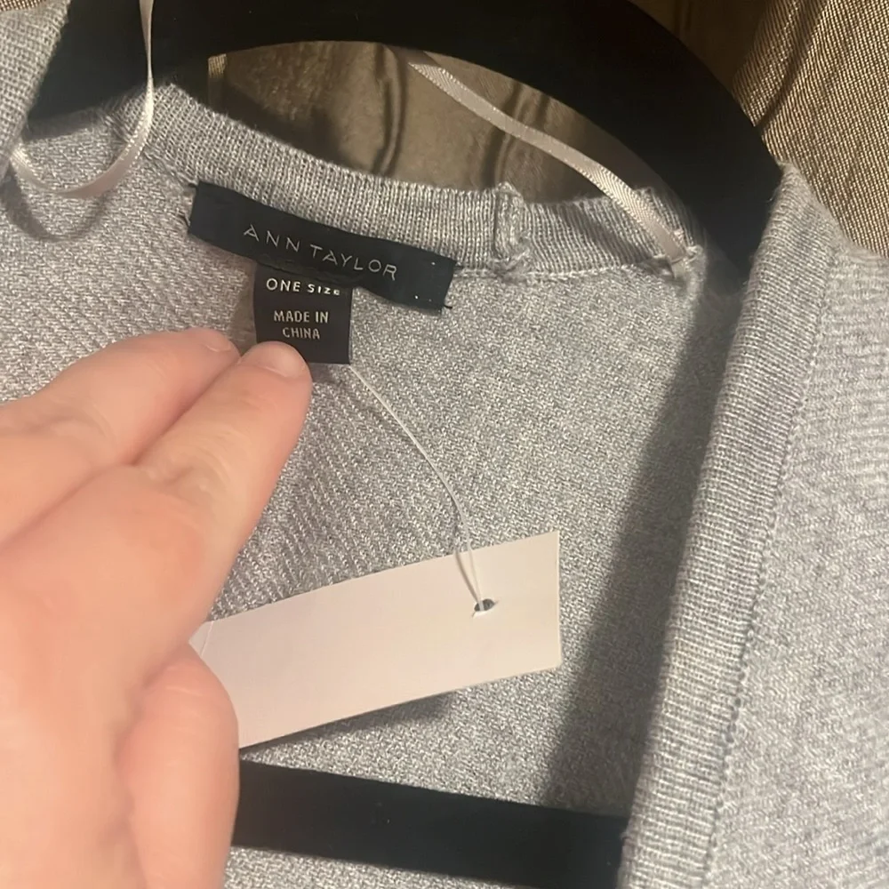 NWT Ann Taylor shawl shrug poncho light grey - Picture 5 of 6